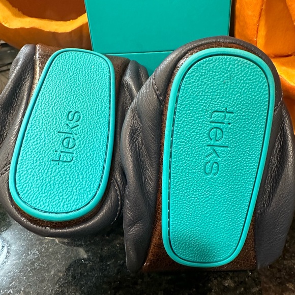 TIEKS California Navy Size 8 NIB - Picture 3 of 6